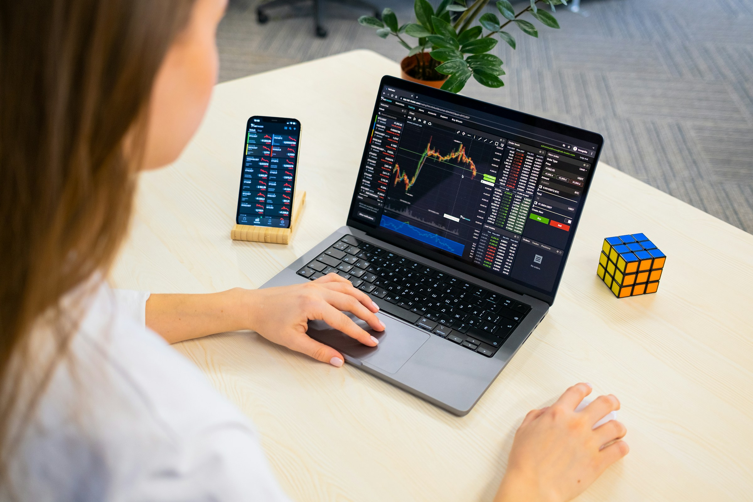 tabtrader-com-AXH69E807zQ-unsplash
