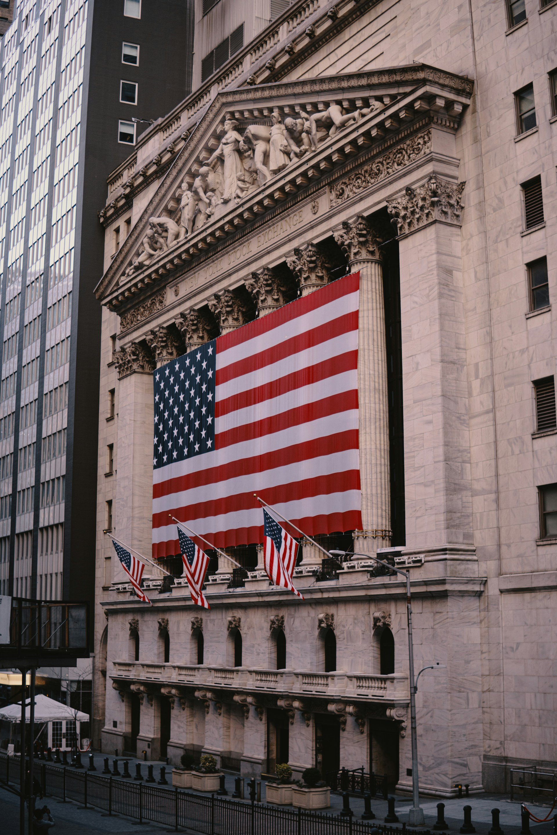 US Stock Market Summary: Gains and Losses Amid Tax Bill and Bond Yield Fluctuations