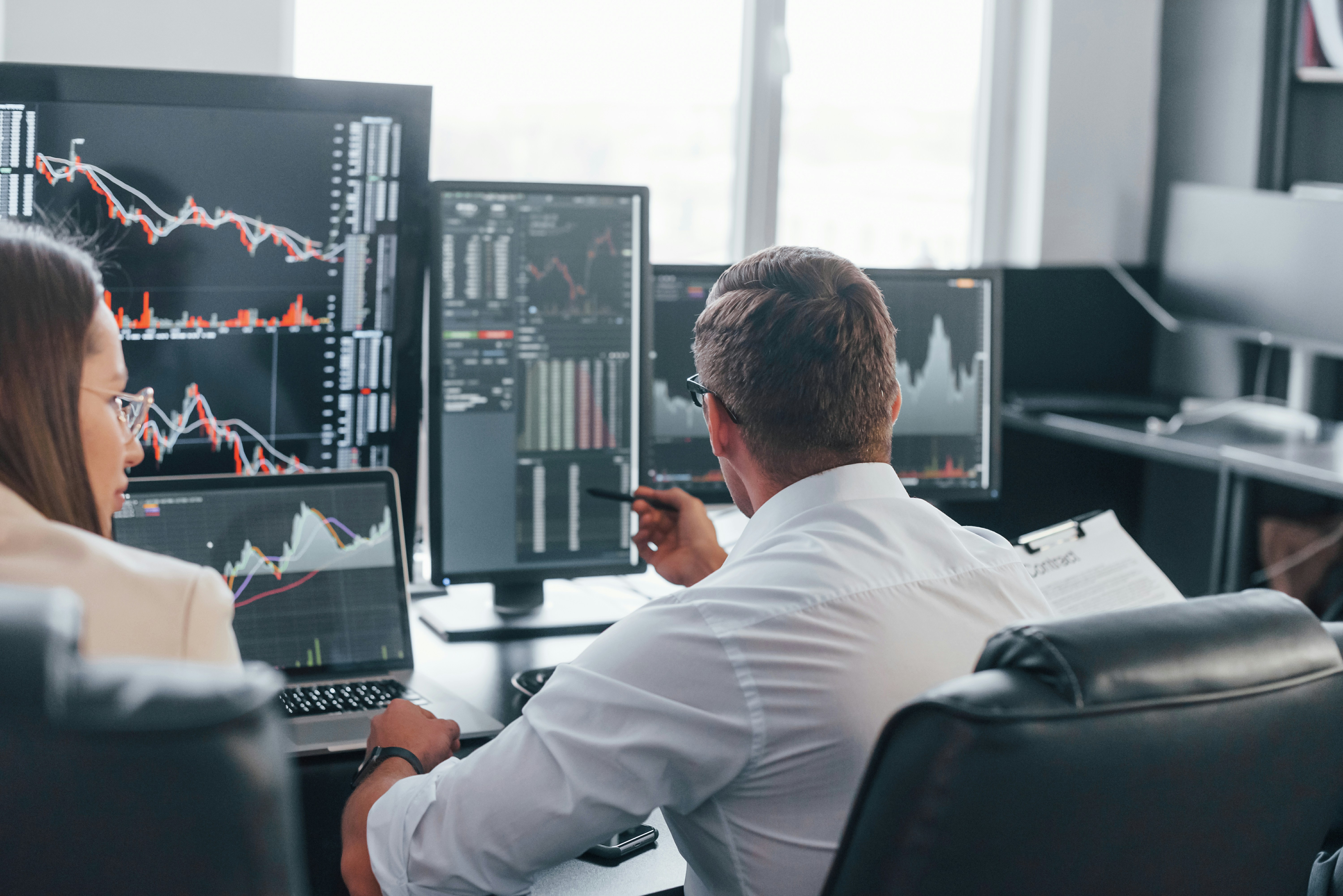 Markets at Record Highs: AI Stocks Lead on Strong Earnings