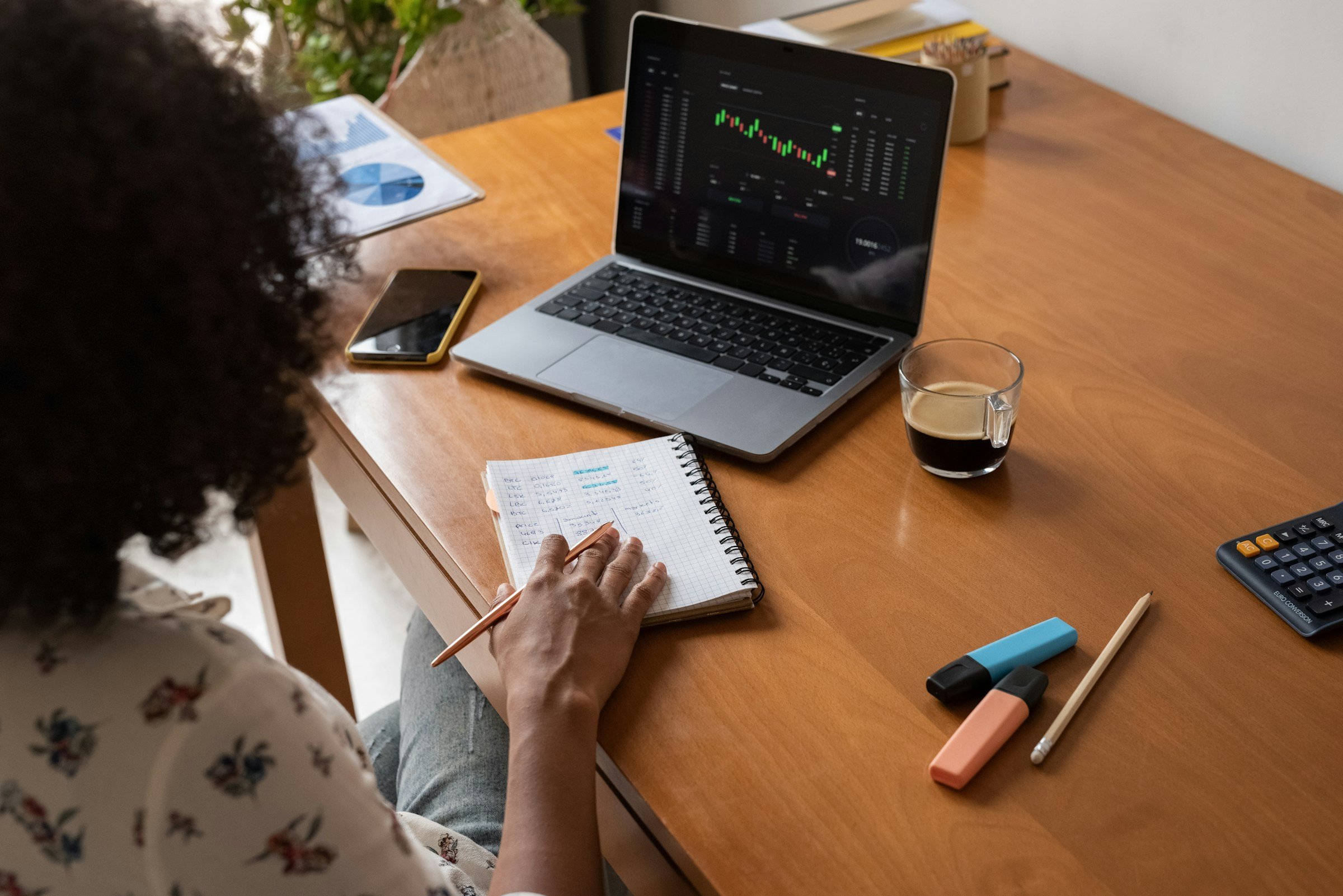 Smart Cash Management: Understanding Money Market vs. Ultra-Short Bond Funds